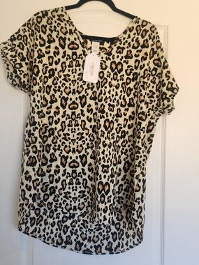 Hemish Leopard Print Short Sleeve Blouse in Cream and Brown L BNWT